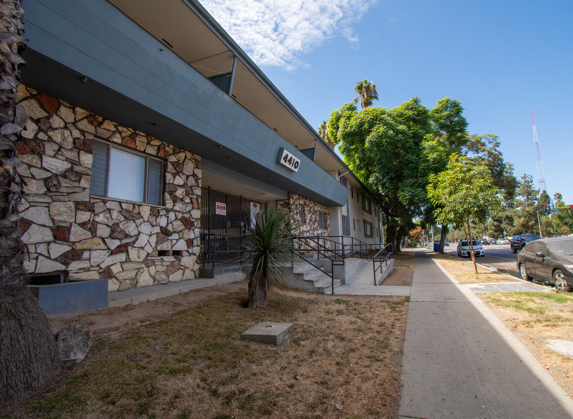 Primary Photo - 4410 W Martin Luther King Jr Blvd