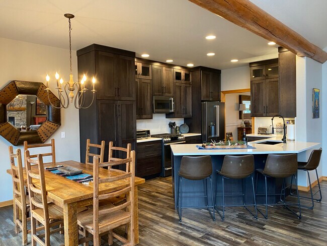 Foto del edificio - 710 Birch Point Dr