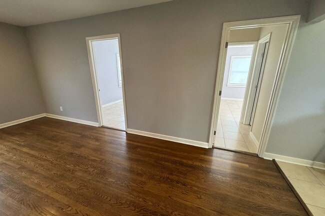 Photo - Modern 3 bed / 2 bath Apartment for Rent -...