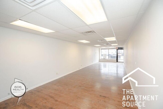 Building Photo - 1550 W 95th St