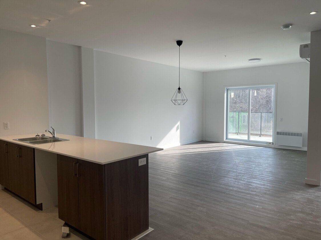 Building Photo - 1425 Ch Gascon