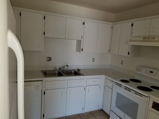 Foto del edificio - Two-Bedroom Home with Second Story Bonus Room