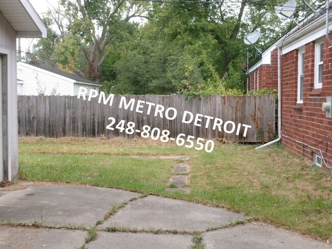 Building Photo - 3 Bedroom Bungalow in Inkster