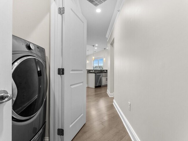 Foto del edificio - 115 Corning Fairbanks Way