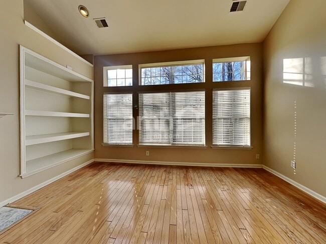 Building Photo - 110 Pristine Ct