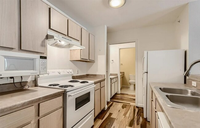 Building Photo - 2510 Taft Dr