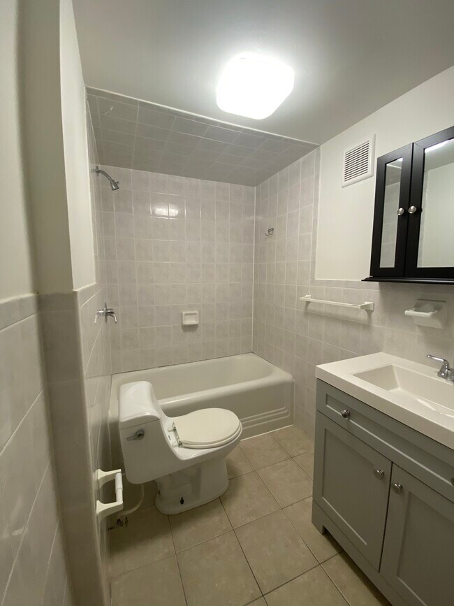Building Photo - 23 23rd St