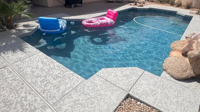 Foto del edificio - 8856 E Sharon Dr