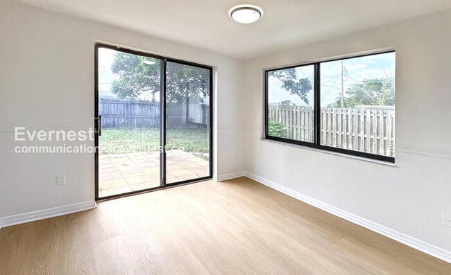 Building Photo - 1535 Toledo St