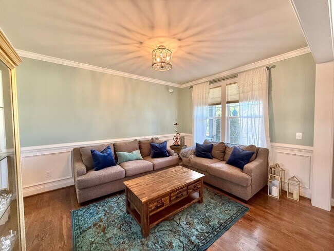 Foto del edificio - Luxurious 4BD, 3.5BA North Raleigh Home wi...