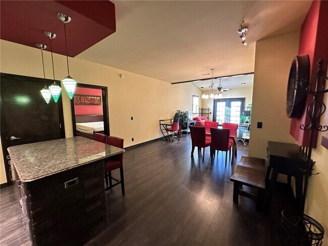 Building Photo - 111 SE 22nd St