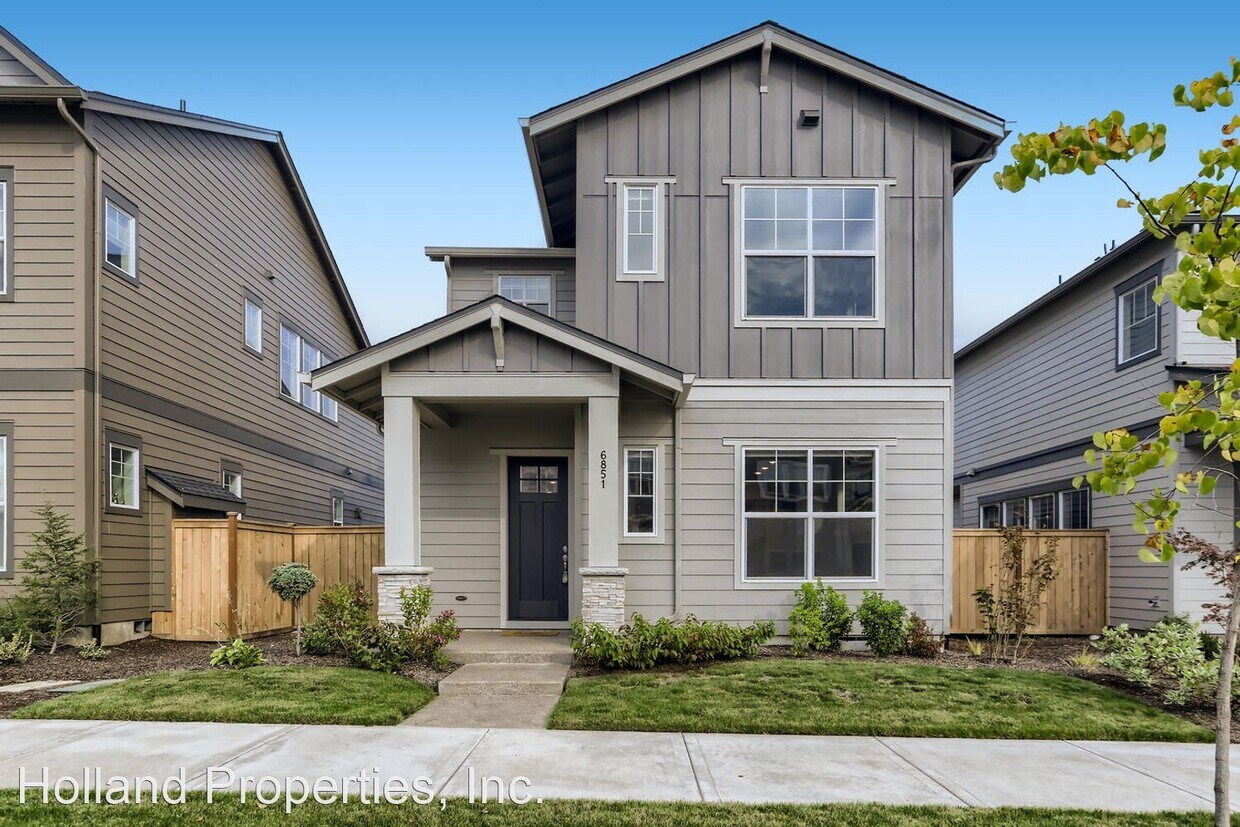 3 br, 2.5 bath House 6851 SE Provence St... House Rental in