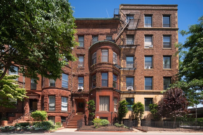Building Photo - 60 Charlesgate W
