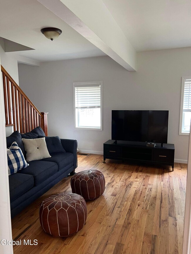 Foto del edificio - 165 Lake Ave