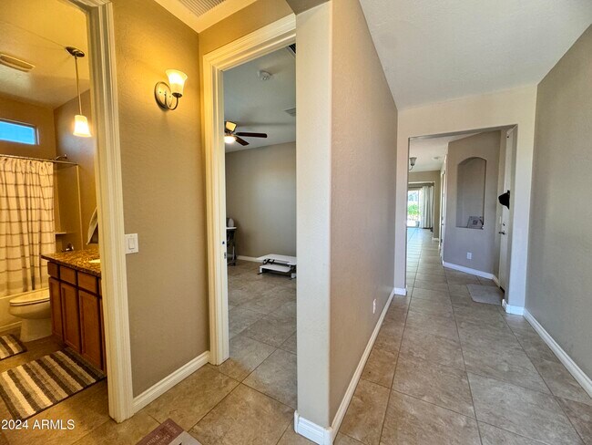 Foto del edificio - 172 CRESCENT Pl