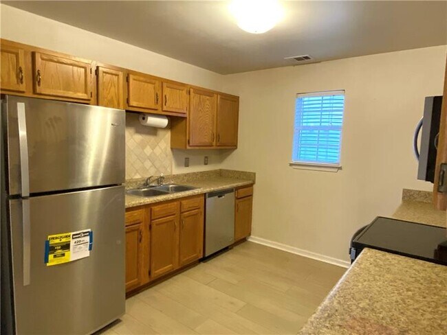 Foto del edificio - 245 Woodland Way