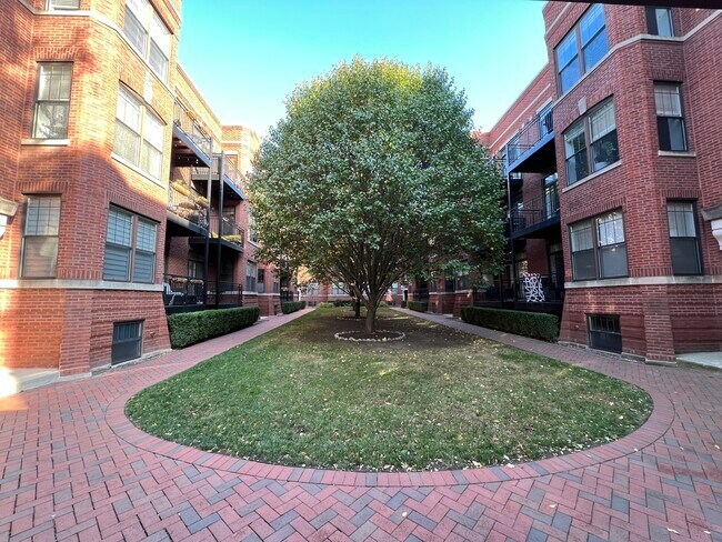 Foto del edificio - 2709 N Mildred Ave
