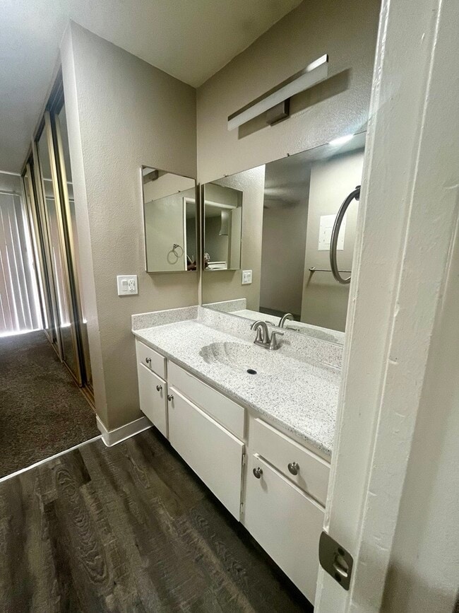 Foto del edificio - Park Yale Senior Apartments