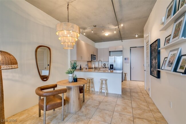 Building Photo - 353 E Bonneville Ave