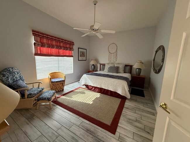 Habitación con cama tamaño king - 1952 W Demetrie Loop