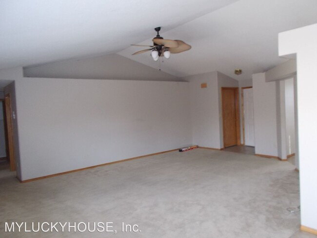 Building Photo - 3 br, 2 bath House - 3223 NE Eddie Ct