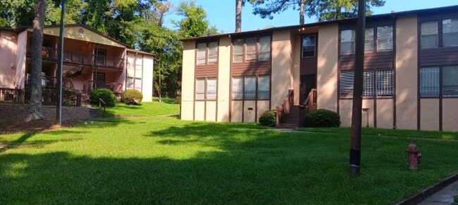 Building Photo - Martin Manor