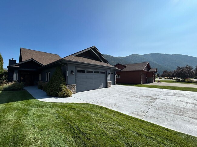 Foto del edificio - Gorgeous 4 Bedroom in Desirable East Missoula!