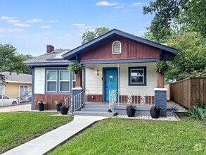 Building Photo - 715 W Pembroke Ave
