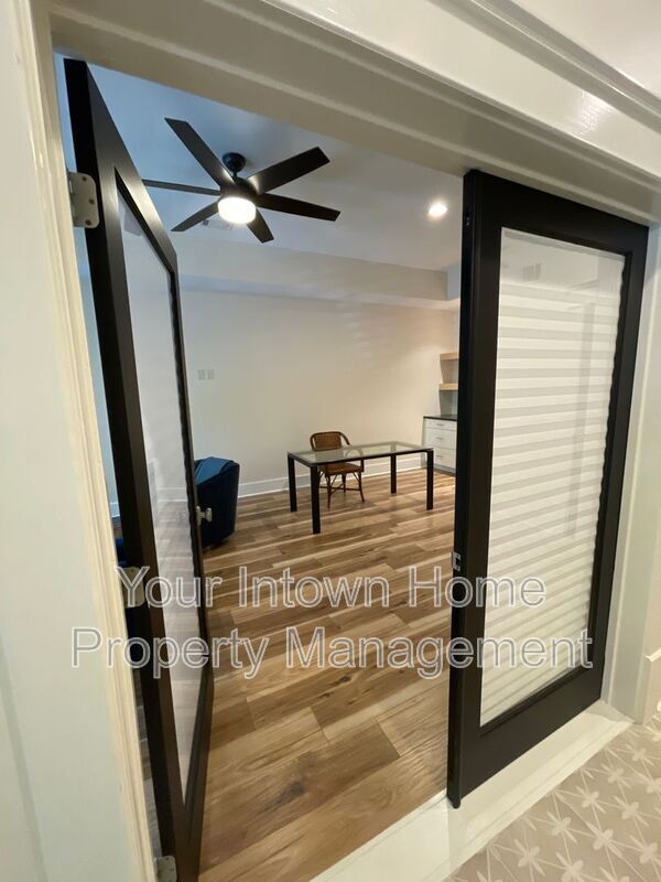 Building Photo - 1867 Gordon Manor NE