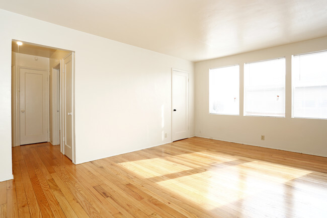 Piso de madera 2HAB,1BA-780 ft² - WCM Properties