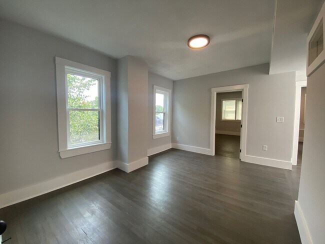 Building Photo - NEWLY GUT RENOVATED Jeffries Point 3 bed + office (or 4 bedroom) unit