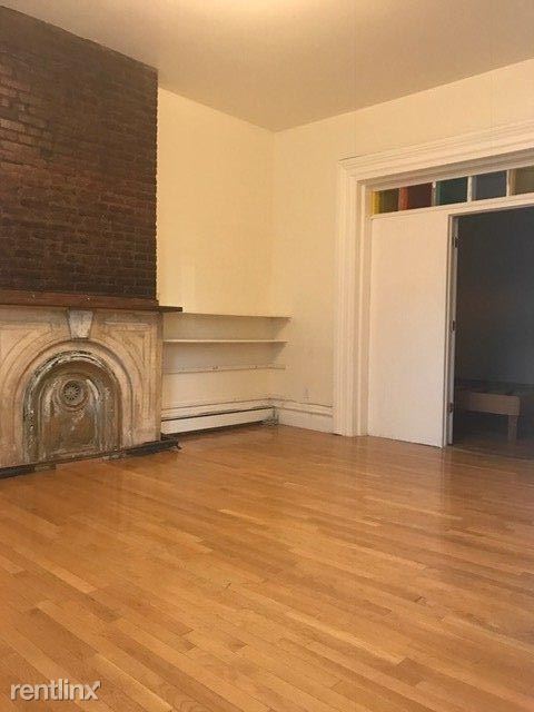Primary Photo - 618 Grand St