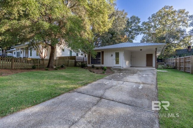 Building Photo - 558 Bellangee Ave