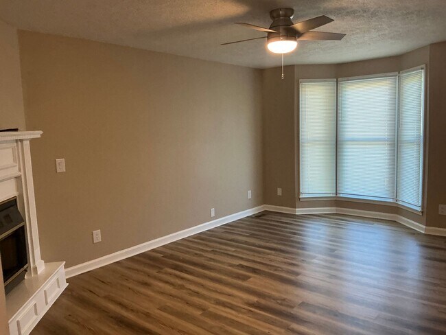 Foto del edificio - 101 Shady Maple Dr