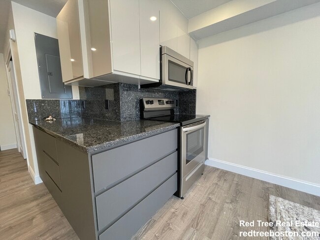 Building Photo - 1028 Commonwealth Ave