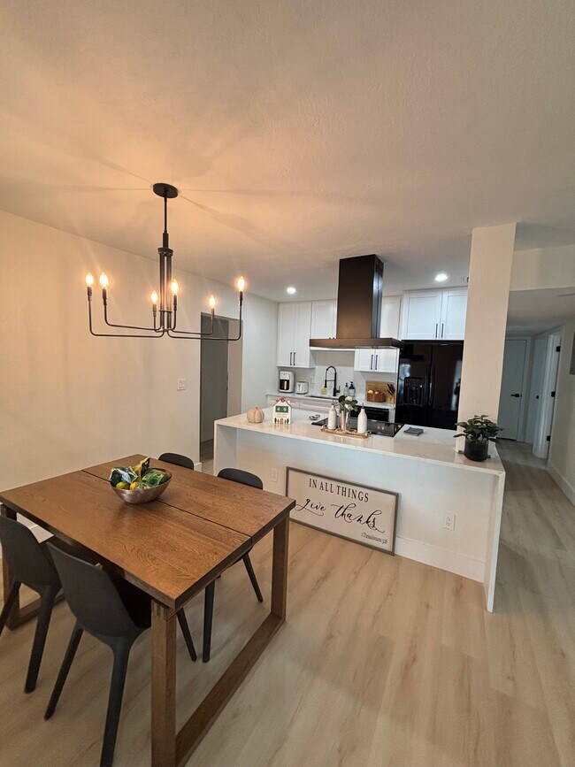 Foto del edificio - 8003 Somerset Ln