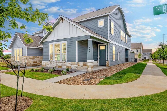 Building Photo - Gorgeous 4/BR and 3.5/BA Home on a Corner ...