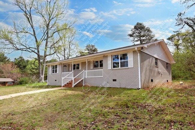 Building Photo - 2 br, 1 bath Duplex - 22 Roper Dr A A