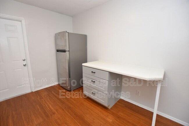Foto del edificio - 2438 Brent Ave SW