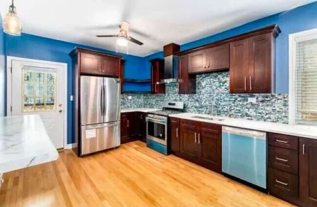 Building Photo - 4933 N Mozart St