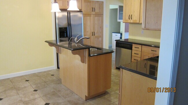 Kitchen - 11195 Queensway Drive