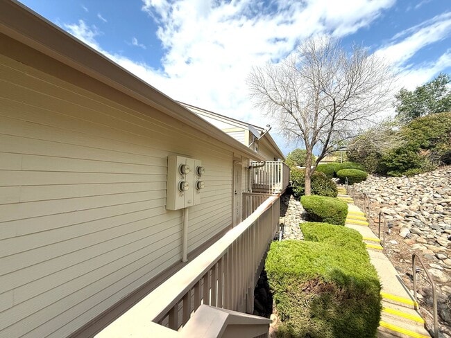 Building Photo - Great condo in Prescott!