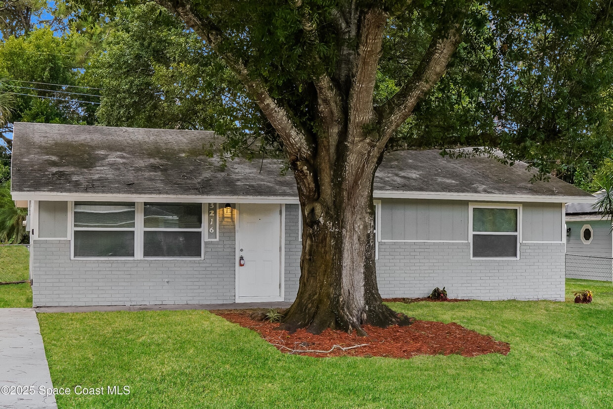 Foto principal - 3216 1st Pl
