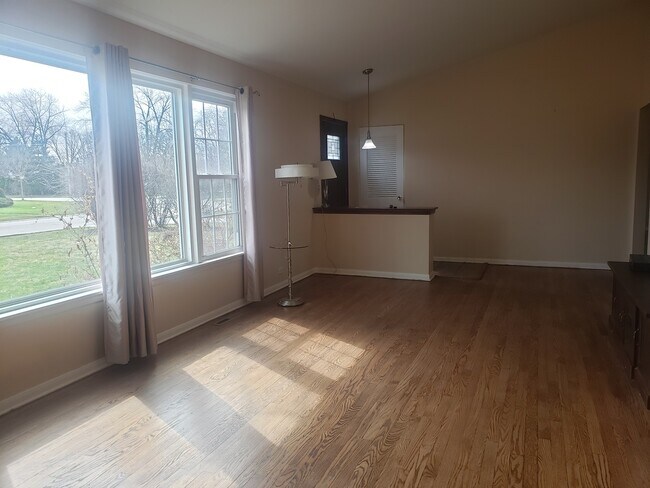 Foto del edificio - 2544 Bel Air Dr