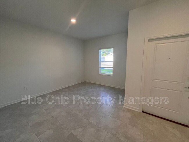Foto del edificio - 3223 Country Side Dr