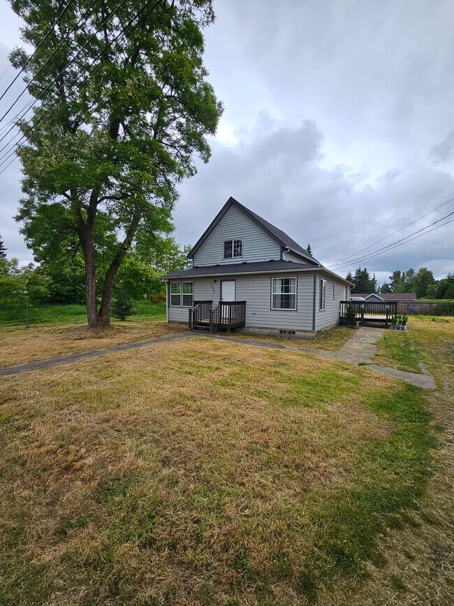 Foto del edificio - Serene 4 bedroom farmhouse in a quiet coun...