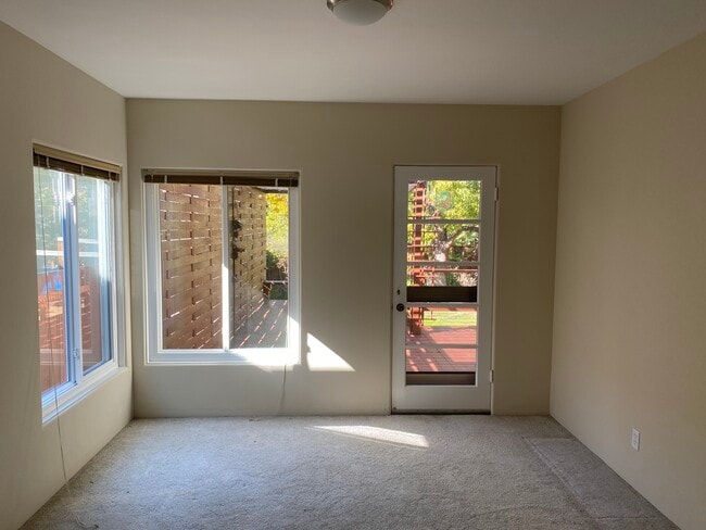 Building Photo - 526 Sylvan Ave