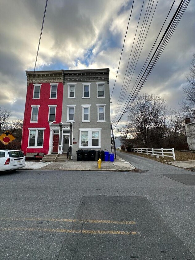 Primary Photo - 1622 N 4th St