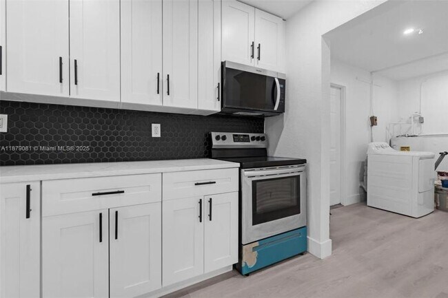 Foto del edificio - 3 bedroom in Miami Gardens FL 33056