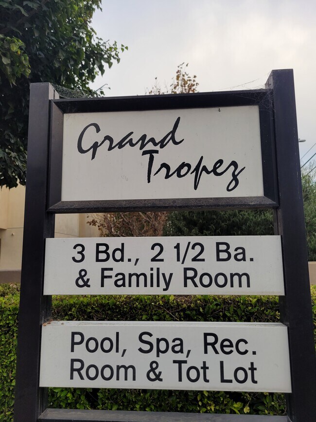 Foto del edificio - 1329 E Grand Ave